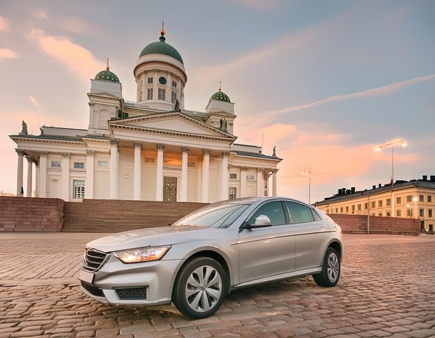 Helsinki: Private City Highlights Tour by Car