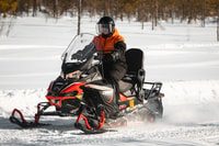 Saariselkä, Snowmobile Adventure per adulti - Hizvo