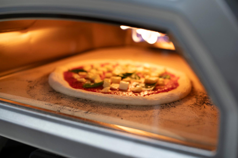 Discover a pizza experience with a flavorful Asian twist