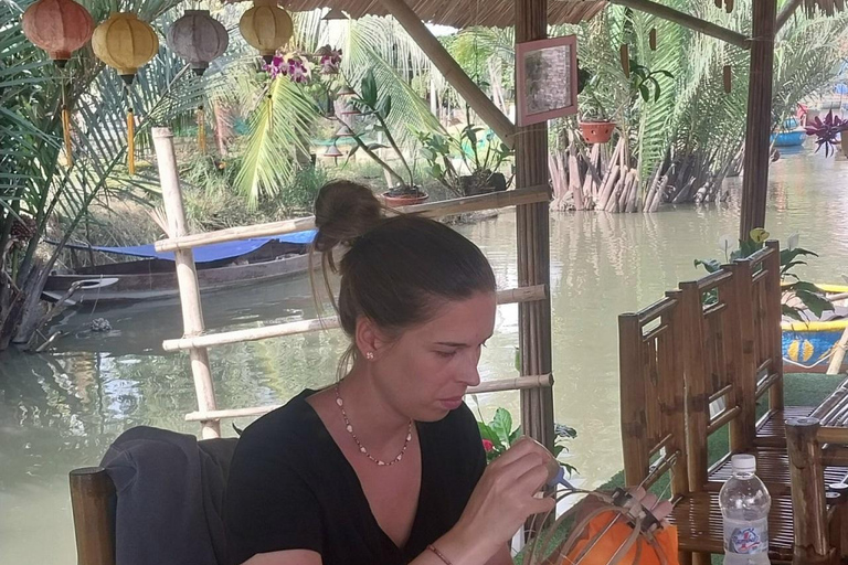 Hoi An : Fabrication de lanternes et cours de cuisine avec tour en bateau à corbeilleHoi An : Cours de cuisine et de fabrication de lanternes en bateau-panier