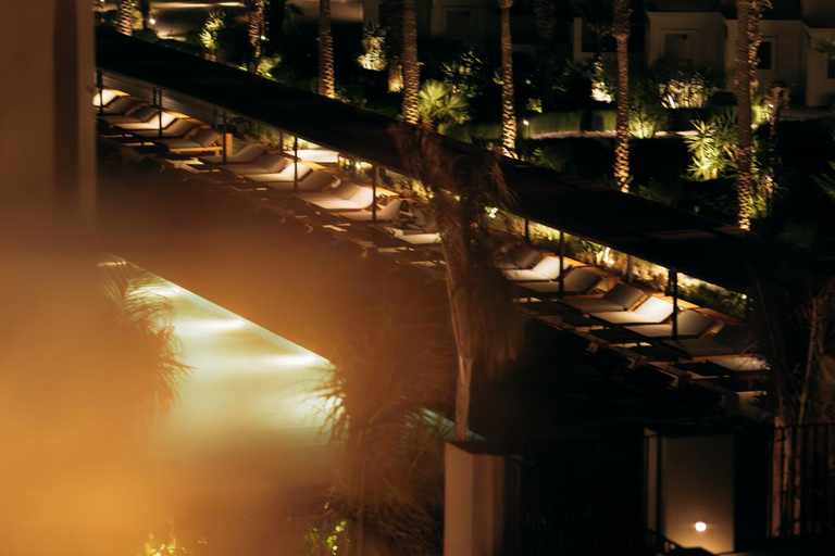 Arabskie noce pod gwiazdami: taras na dachuArabskie noce pod gwiazdami: mezze na dachu i mistyczny pokaz