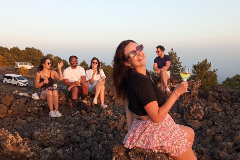 Catania: Mount Etna Sunset Tour and Etna Doc Wine