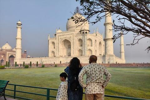 Privétour naar de Taj Mahal en Agra vanuit Delhi met de auto – snelle toegangPrivétour met auto, chauffeur, gids, lunch en toegangsbewijzen