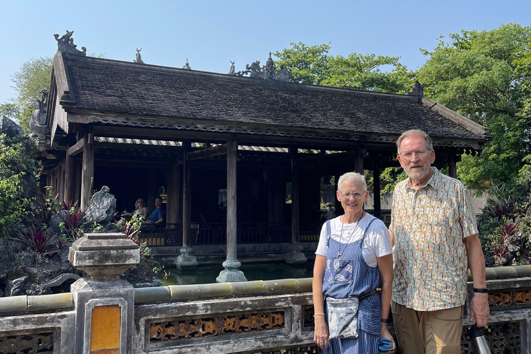 Viagem privada ao desfiladeiro de Hai Van, Hue imperial e túmulo