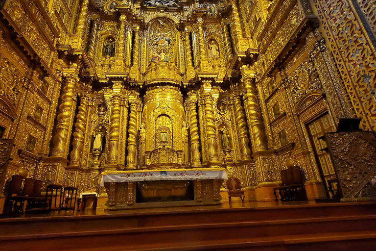 Quito Full-Day: Teleférico, Old Town & Middle of the World