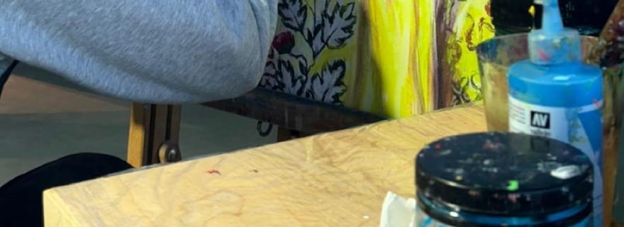 Entrée à la Roots Gallery + 1 verre de vin avec des amuse-gueules + 1 impression d'œuvres d'art