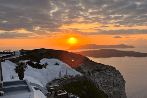 Santorini: From Reel to Real – Private Tour of Hidden Gems Santorin : visite privée en français – joyaux cachés