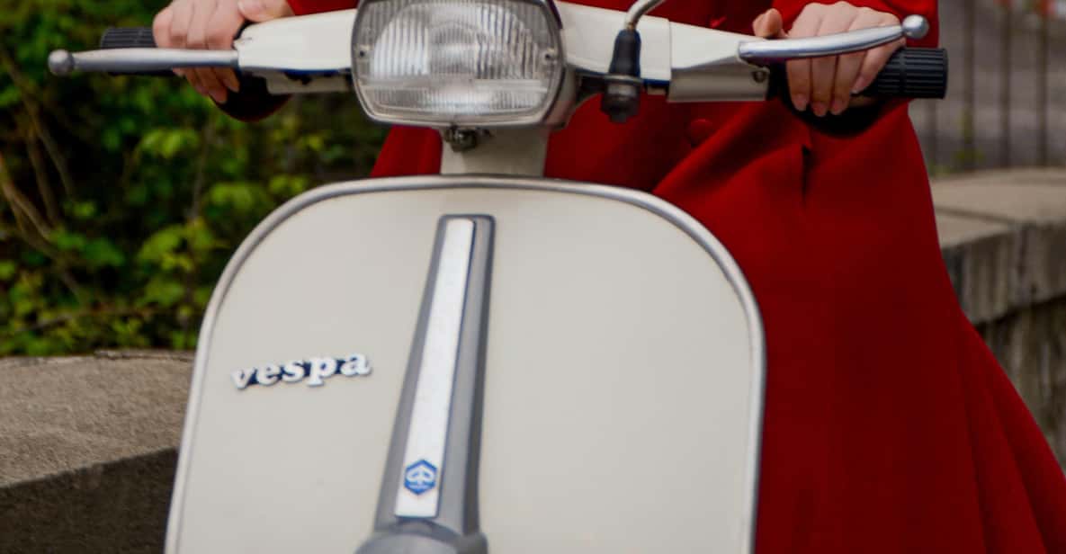 Afbeelding 11 van Taormina: White Lotus fotoshoot op vintage Vespa