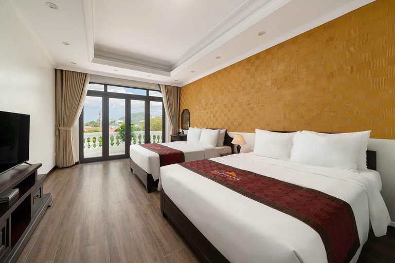Hanoi 3-Day: Lan Ha - Ha Long Bay & Ninh Binh 5-Star Cruise
