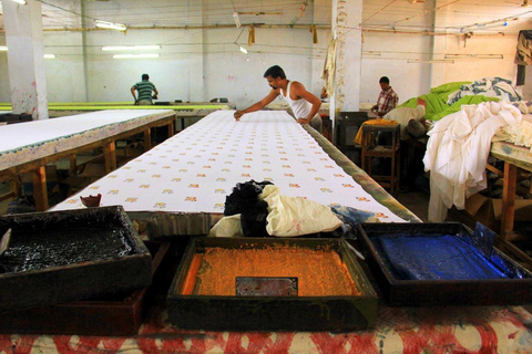 Jaipur: Local Lifestyle, Markets, and Food Tour Cultural & Artisan Tour (8:00 AM – 12:00 PM)