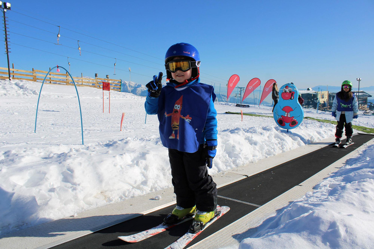 Ski à El Colorado : billet, cours, transport, option vêtementsLieu de rendez-vous : Plaza de Armas + équipement pour la neige