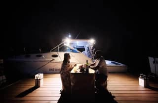 Private Dinner-Kreuzfahrt bei Sonnenuntergang auf einer modernen 34-Fuß-Yacht
