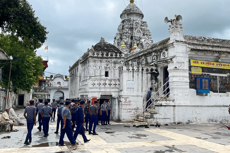 Desde Delhi: excursión de 1 día a Raipur y Rajim con vuelos