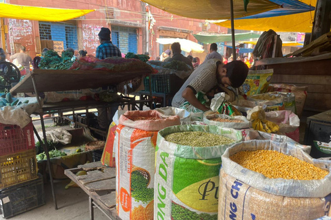 Delhi: Full-Day Shopping Tour with Male & Female Guide