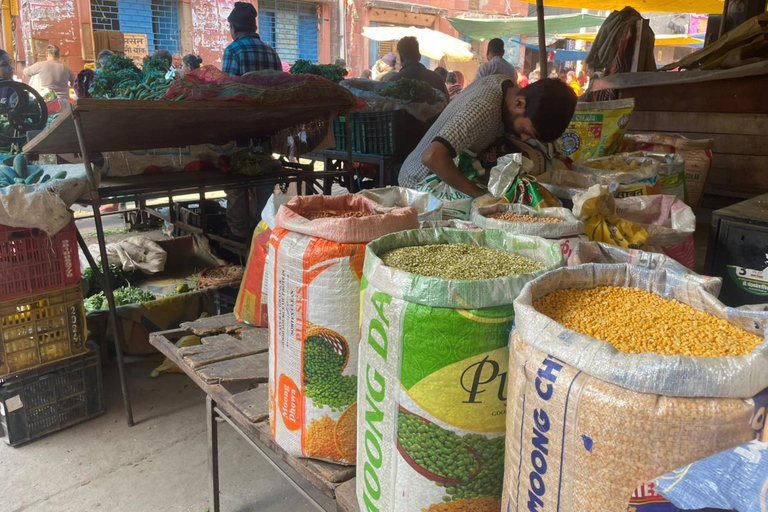 Delhi: Full-Day Shopping Tour with Male & Female Guide