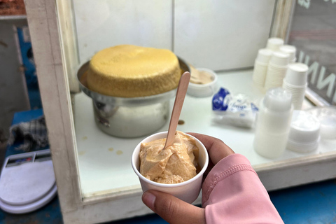 Bengaluru: Tika Ceremony & Street Food Tour with Souvenirs