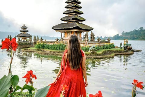 Pesona Alam Bali Utara: Danau, Air Terjun & Pura Ulun Danu