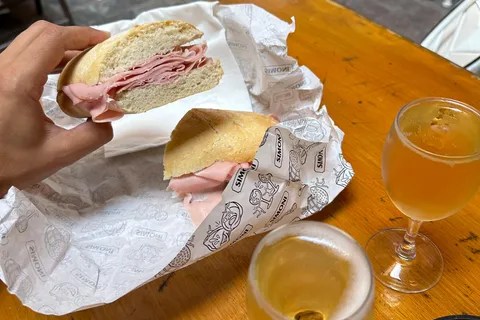 Bolonha: excursão gastronómica a pé e pontos altos com um guia local