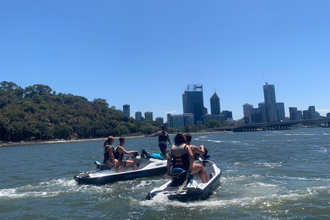 Perth: tour guiado de jet ski com sessão de estilo livrePerth: Excursão guiada de jet ski com sessão de freestyle