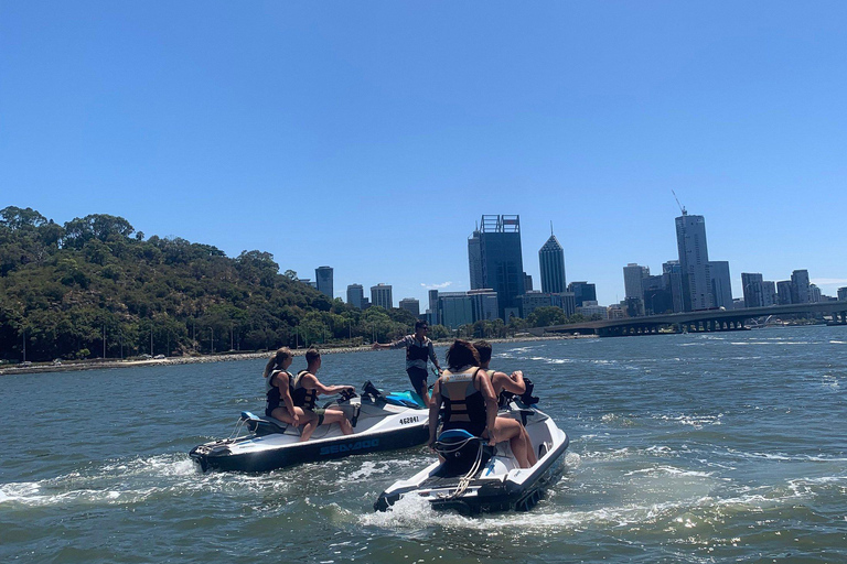 Perth: tour guiado de jet ski com sessão de estilo livrePerth: Excursão guiada de jet ski com sessão de freestyle