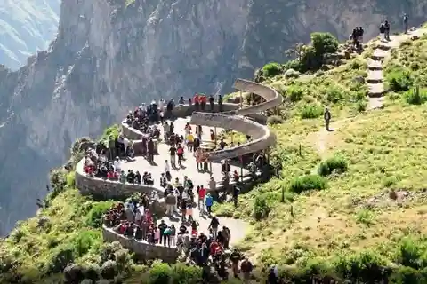Arequipa: Colca Canyon Trekking 2 days and 1 night + food
