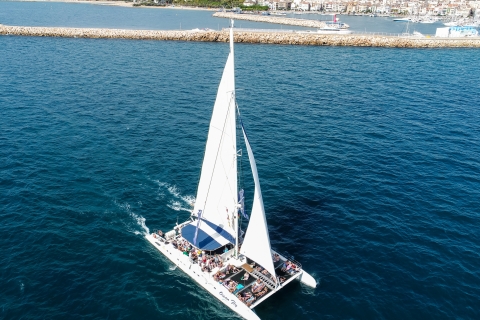 Costa Dorada: paseo en catamarán y esnórquelPaseo en barco de 3 h con bebidas y aperitivos