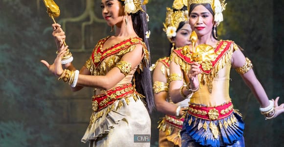 Siem Reap: Dinner and Traditional Show with Hotel Transfer
