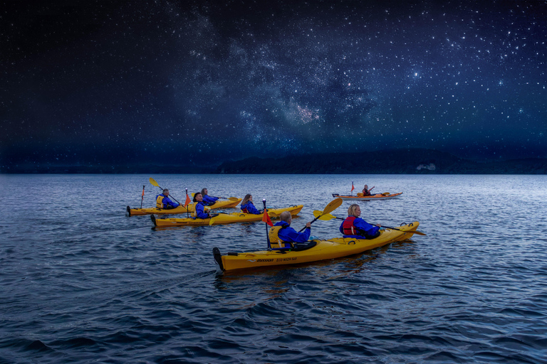 Rotorua: Excursión nocturna en kayak Starlight Gourmet con cena