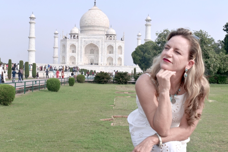 Agra: wycieczka do Taj Mahal i mauzoleum z wejściem bez kolejkiSamochód z kierowcą + przewodnikiem + biletem wstępu