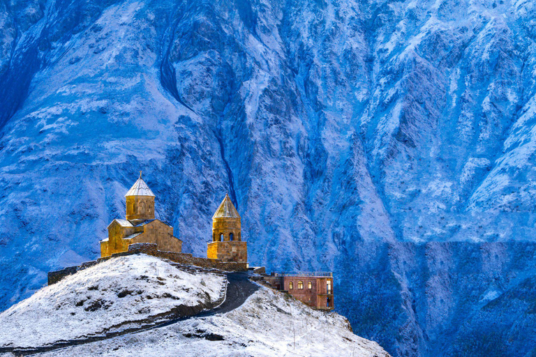 Au-delà de Tbilissi : Explorez l'Ananuri, le Gudauri et le KazbegiAu-delà de Tbilissi : Explorez la région sauvage de Kazbegi