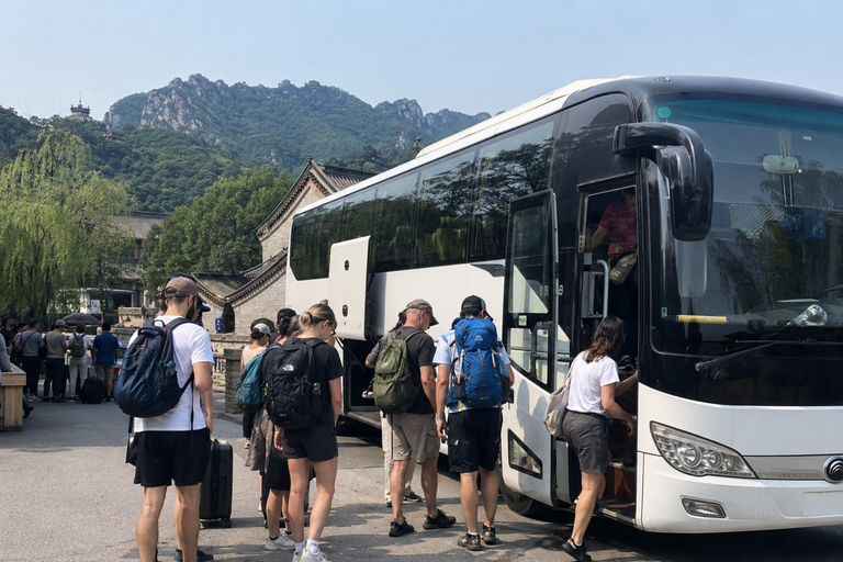 Beijing: Gubei Water Town Day-to-Evening Trip Beijing: Gubei Water Town Day-to-Night Experience Tour