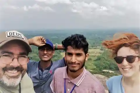 Au départ de Colombo : Excursion à Sigiriya et Dambulla avec un safari