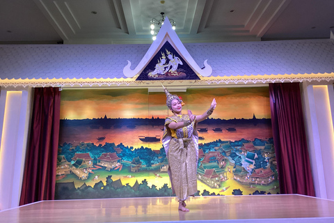 Calypso Cabaret en Asiatique: espectáculo de ladyboys en primera filaEspectáculo nocturno