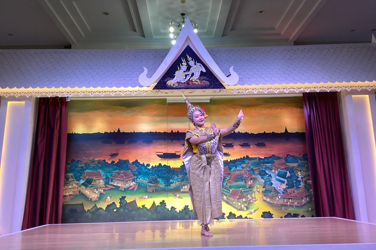 Calypso Cabaret en Asiatique: espectáculo de ladyboys en primera filaEspectáculo nocturno