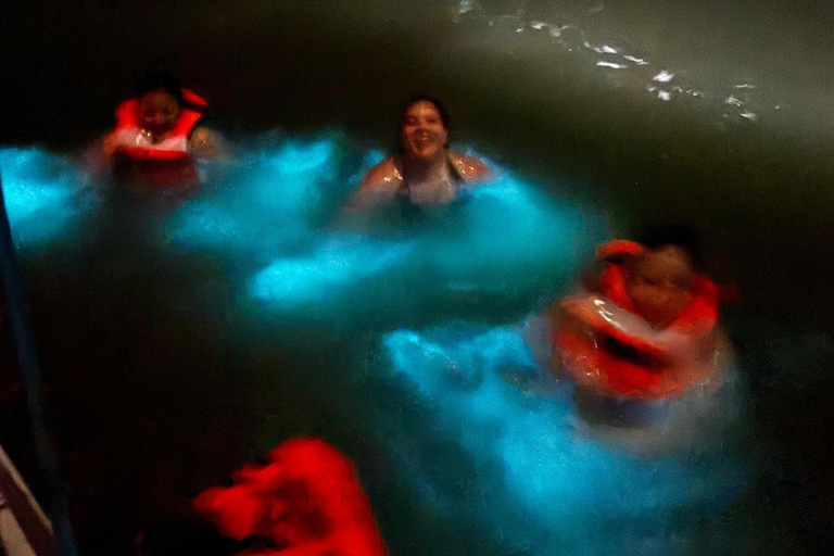 Bioluminescence in Puerto Escondido: Glow in the Manialtepec Lagoon Bioluminescence in Puerto Escondido: Glow in Laguna de Manialtepec