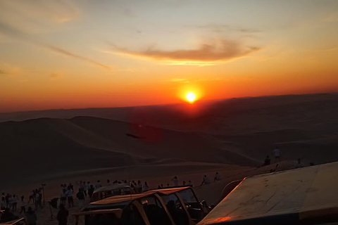 Paseo loco en buggy sandboarding y puesta de sol