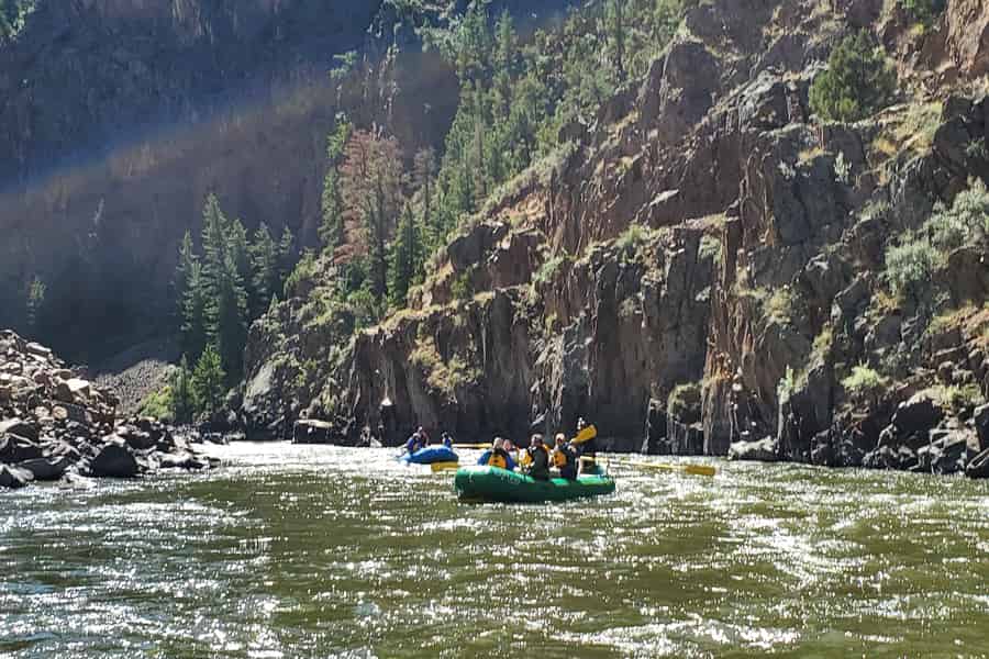 Colorado River: Wildwasser-Rafting-Spaß für die ganze Familie. Foto: GetYourGuide