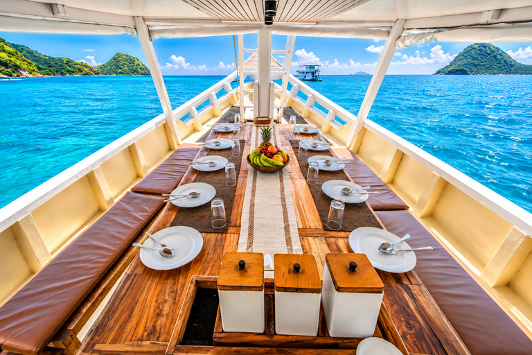 3-Day Komodo National Park Cruise with NK Superior Phinisi Sharing Cabin, Single Bed, Ocean View