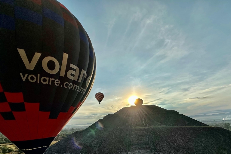 Z Meksyku: lot i śniadanie Teotihuacan Air BalloonLot balonem na ogrzane powietrze nad Teotihuacan bez transportu