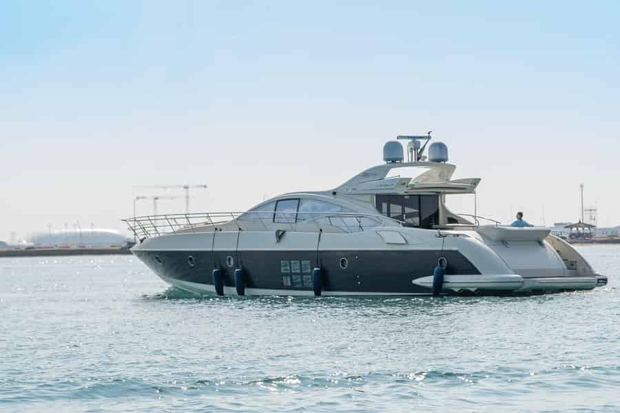Abu Dhabi Yacht Charter: 2-stündige Fahrt von 10:00 bis 12:00 Uhr