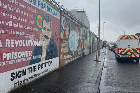 Belfast: Historical & Political Tour with Hotel Pickup