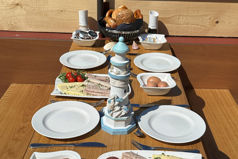 Stuttgart: Neckar Breakfast Boat Tour Stuttgart: Breakfast Neckar Boat Tour