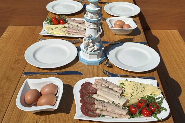 Stuttgart: Neckar Breakfast Boat Tour Stuttgart: Breakfast Neckar Boat Tour