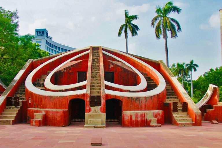 Delhi: Wycieczka z przewodnikiem po Jantar Mantar z odbiorem z hotelu