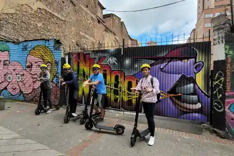 Bogotá: Tour de grafite com scooter elétrico (La Candelaria)