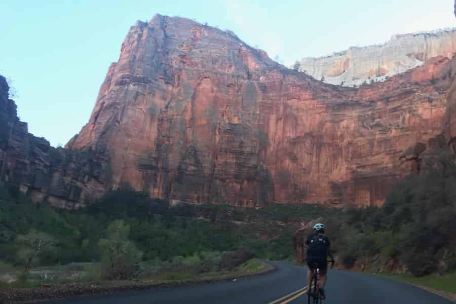 Von Springdale aus: Zion Sunset Biking/eBiking Tour. Foto: GetYourGuide Von Springdale aus: Zion Sunset Biking/eBiking Tour. Foto: GetYourGuide