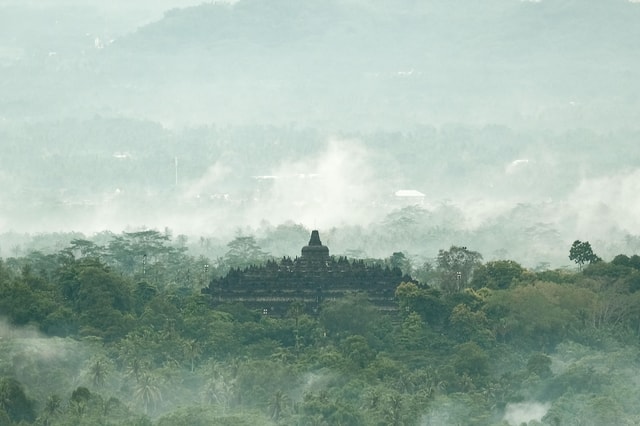 Yogyakarta Trekking Selogriyo Temple-Punthuk Setumbu Sunrise