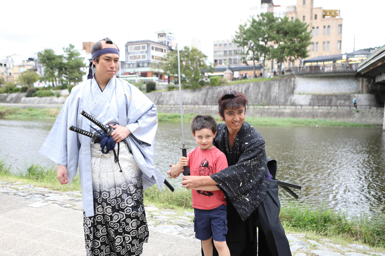 1 uur reizen met een Samurai fotoshoot in KyotoTwee samoerai zullen gaan２samurai）