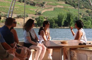 Porto: Douro-Tal, 1 oder 2 Weingüter, Mittagessen auf einem Weingut & 1-stündige Schifffahrt