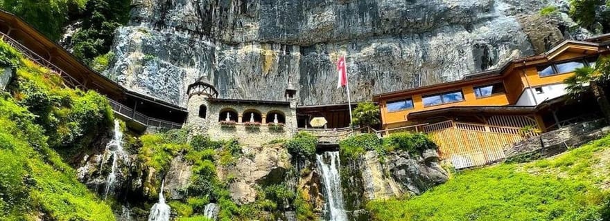 Au départ de Bâle : circuit à Thoune, grottes de Beatus, croisière sur le lac et dégustation de fromages